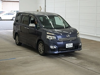 TOYOTA VOXY 2011