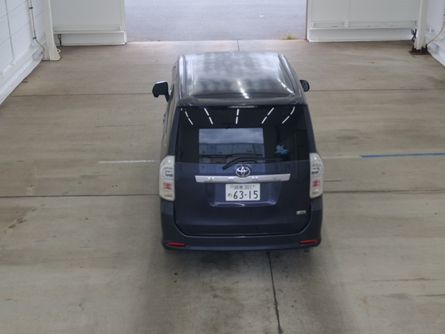 TOYOTA VOXY 2011