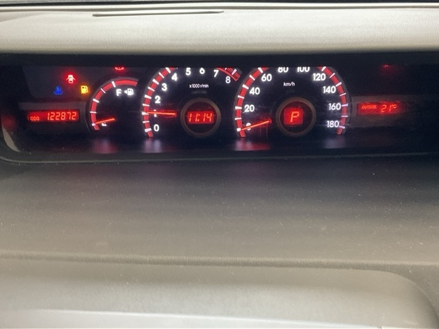 TOYOTA VOXY 2013