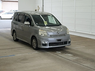TOYOTA VOXY 2013