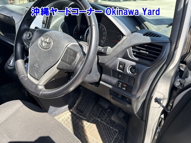 TOYOTA VOXY 2014