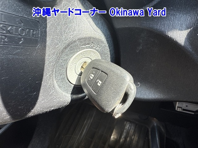 TOYOTA VITZ 2011