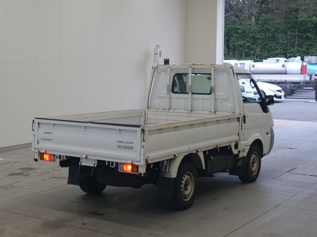 MITSUBISHI DELICA TRUCK 2011