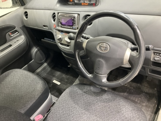 TOYOTA SIENTA 2012