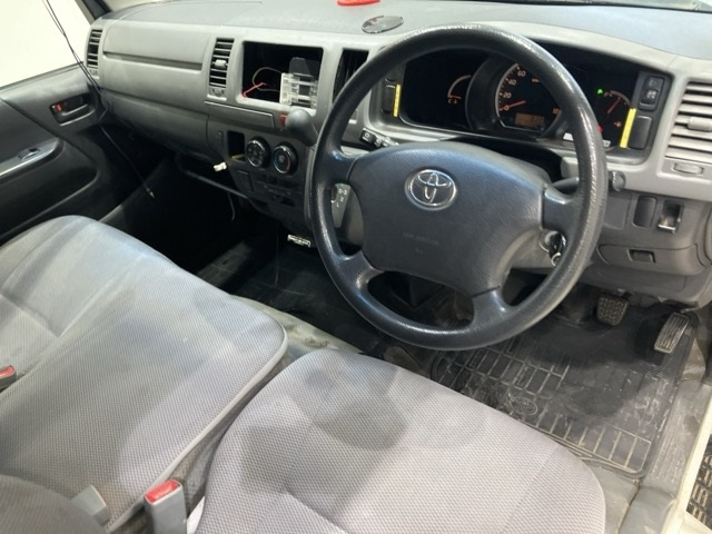 TOYOTA HIACE VAN 2010