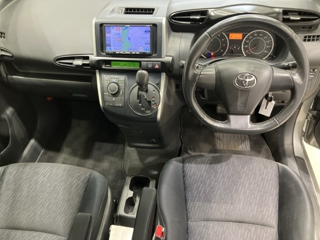 TOYOTA WISH 2011