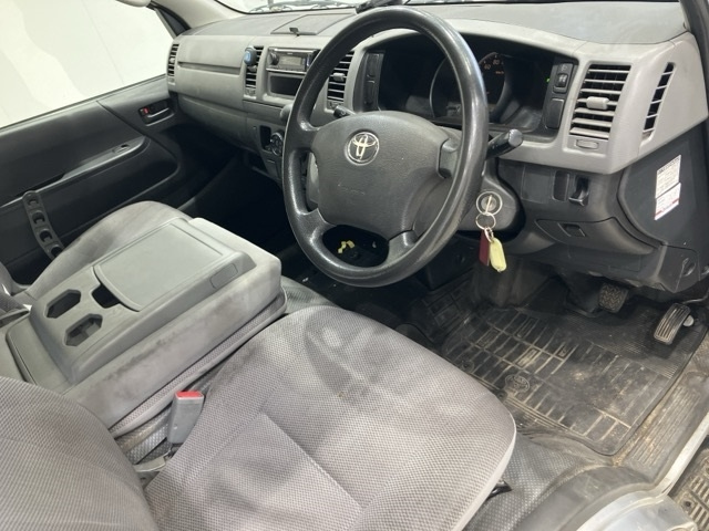 TOYOTA HIACE VAN 2010