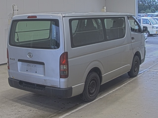 TOYOTA HIACE VAN 2010