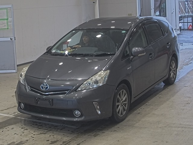 TOYOTA PRIUS ALPHA 2014