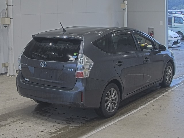 TOYOTA PRIUS ALPHA 2014