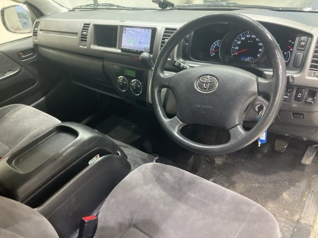 TOYOTA HIACE 2013