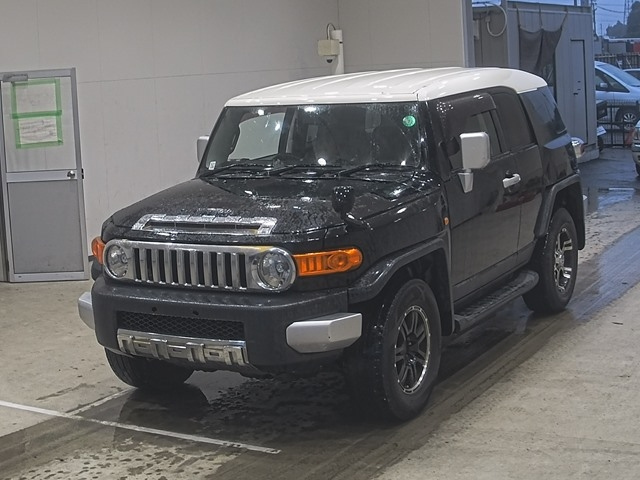 TOYOTA FJ CRUISER 2010