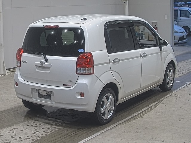 TOYOTA PORTE 2015