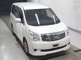 TOYOTA NOAH 2012
