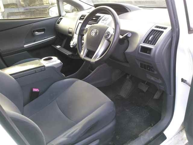 TOYOTA PRIUS ALPHA 2012