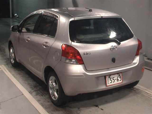 TOYOTA VITZ 2011