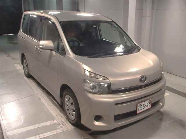 TOYOTA VOXY 2012