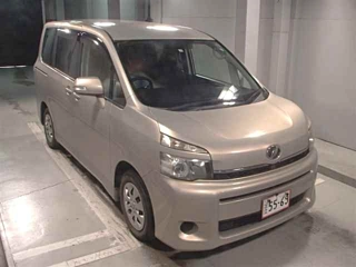 TOYOTA VOXY 2012