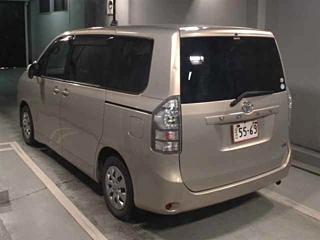 TOYOTA VOXY 2012