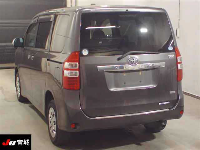 TOYOTA NOAH 2012