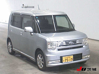 TOYOTA PIXIS SPACE 2011