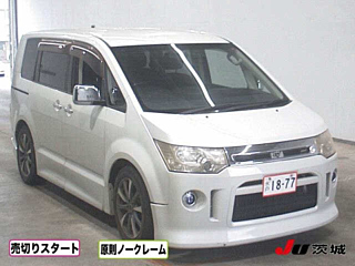 MITSUBISHI DELICA D5 2010