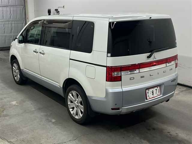 MITSUBISHI DELICA D5 2010