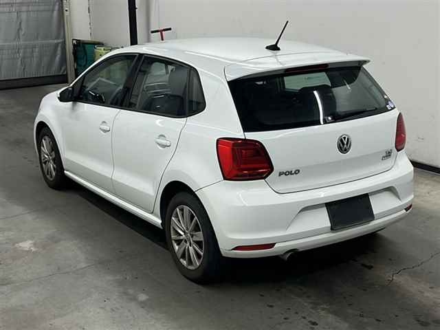 VOLKSWAGEN POLO 2016