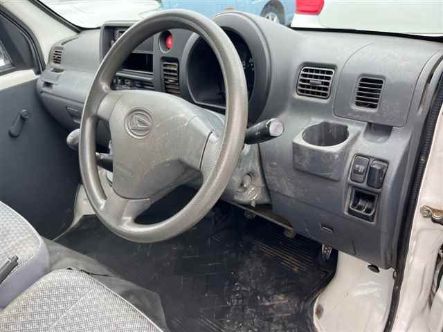 DAIHATSU HIJET VAN 2010