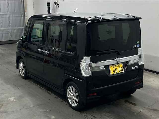 DAIHATSU TANTO 2015