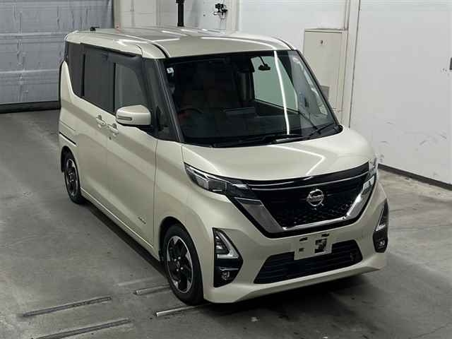 NISSAN ROOX 2020