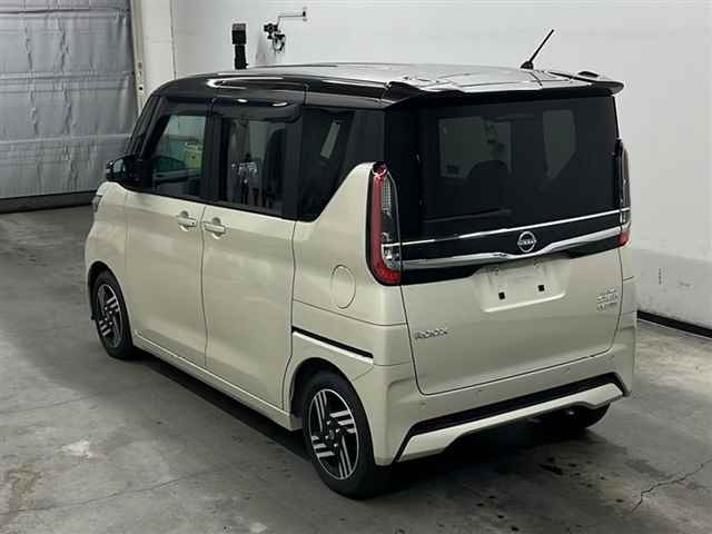 NISSAN ROOX 2024