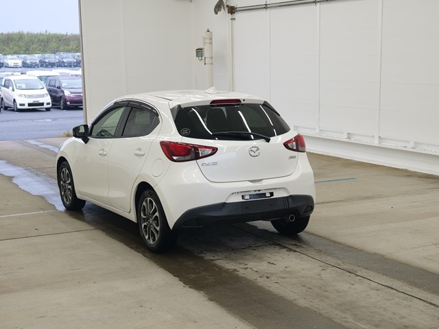 MAZDA DEMIO 2016