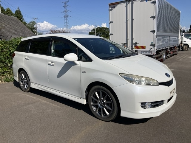 TOYOTA WISH 2010