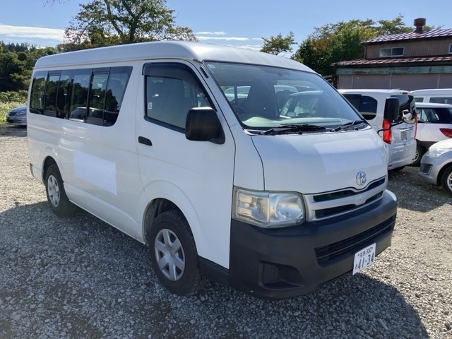 TOYOTA HIACE 2011