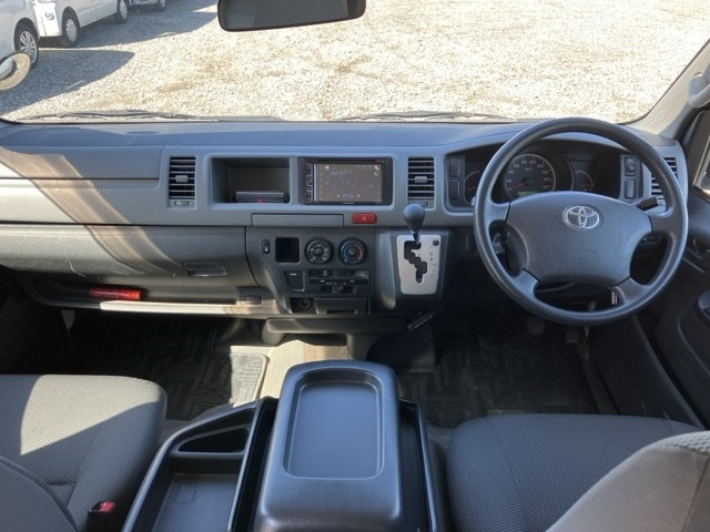TOYOTA HIACE 2011
