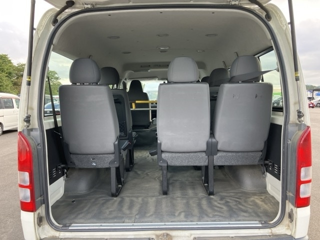 TOYOTA HIACE 2011