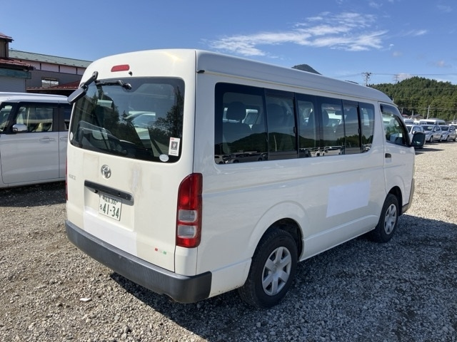 TOYOTA HIACE 2011