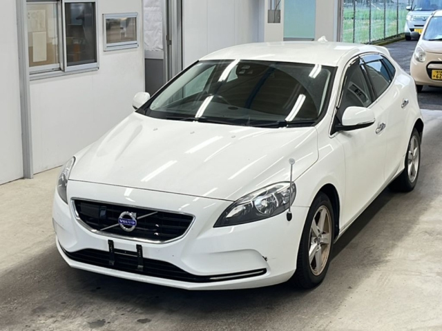 VOLVO V40 2014