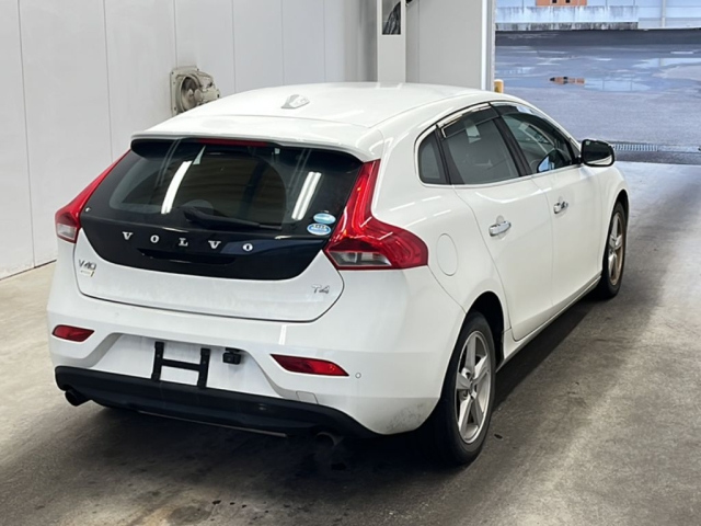 VOLVO V40 2014