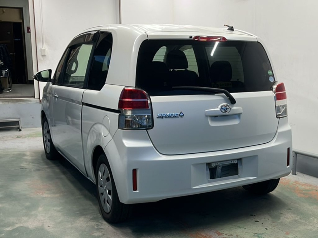 TOYOTA SPADE 2013