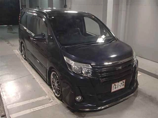 TOYOTA NOAH 2017