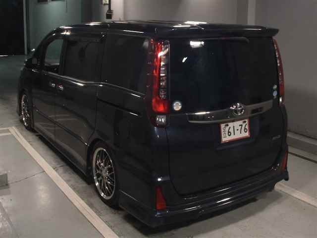 TOYOTA NOAH 2017