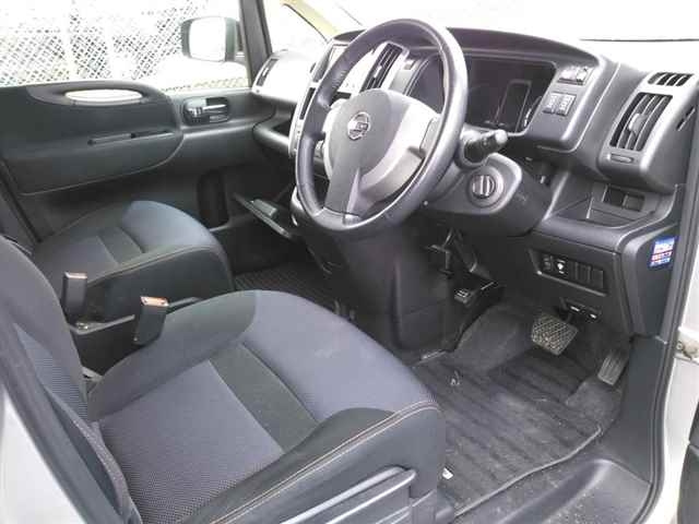 NISSAN SERENA 2010