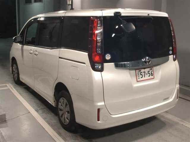 TOYOTA NOAH 2016