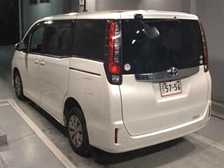 TOYOTA NOAH 2016