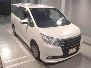 TOYOTA NOAH 2016