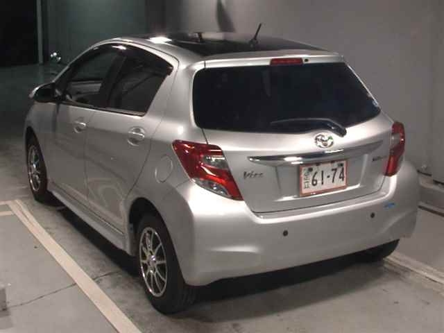 TOYOTA VITZ 2015