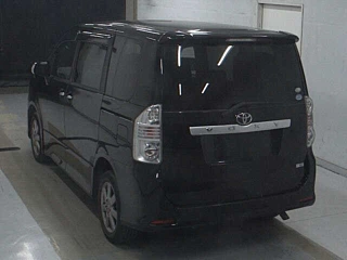 TOYOTA VOXY 2009