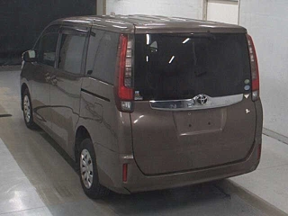 TOYOTA NOAH 2014